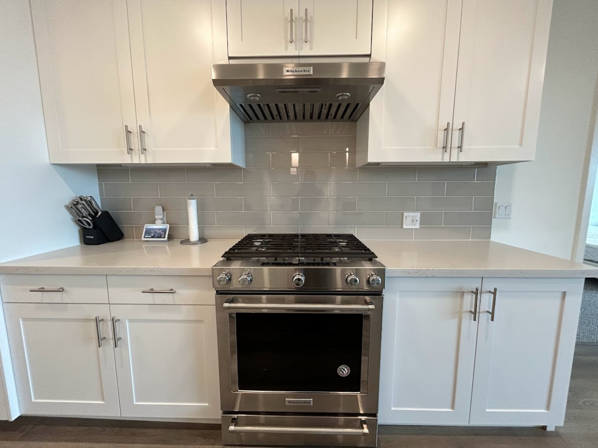 3 Bedroom Upscale Modern Condo with Views - Photo 3