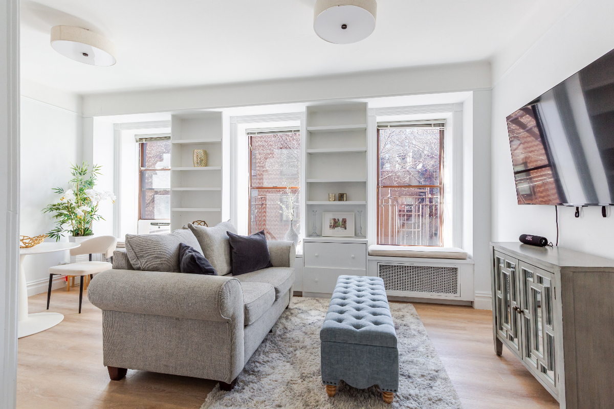 Beautiful, all inclusive 1 bedroom on tree lined Waverly Place - Photo 5