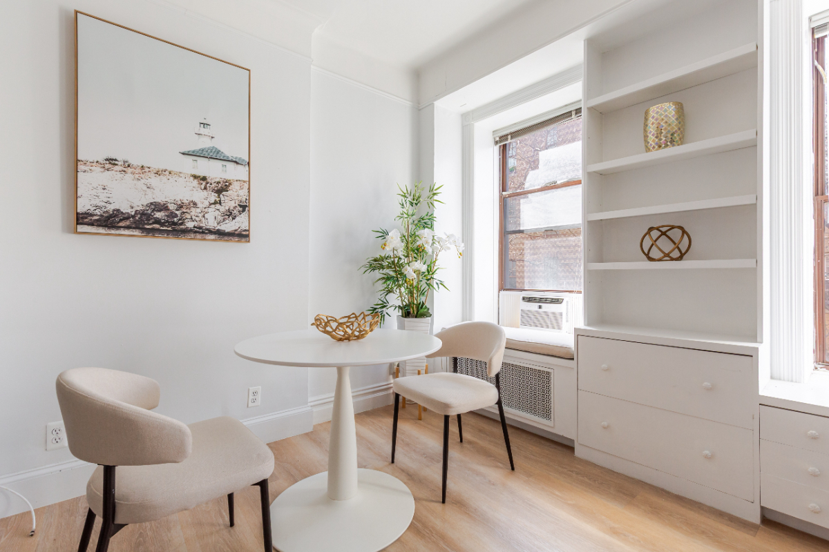Beautiful, all inclusive 1 bedroom on tree lined Waverly Place - Photo 6