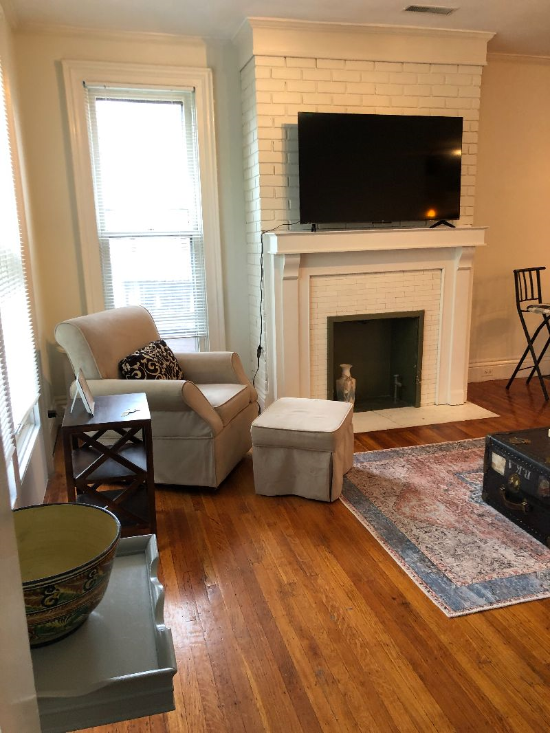 Entire 1Br 1Ba Apt with Private Parking & Patio - Photo 3