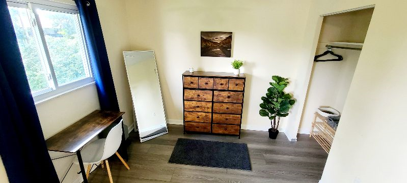 5 Min to Hospitals | Suncrest Furnished Townhome - Photo 8