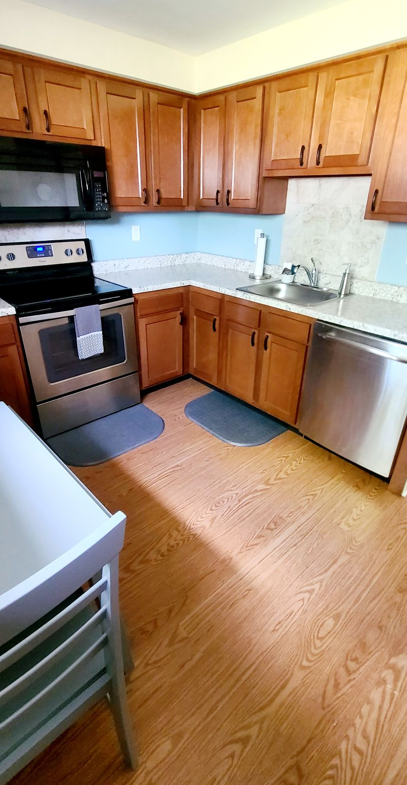 5 Min to Hospitals | Suncrest Furnished Townhome - Photo 4