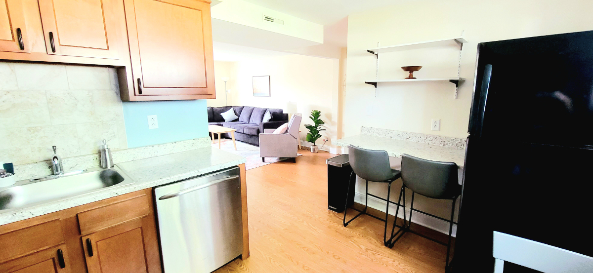 5 Min to Hospitals | Suncrest Furnished Townhome - Photo 3