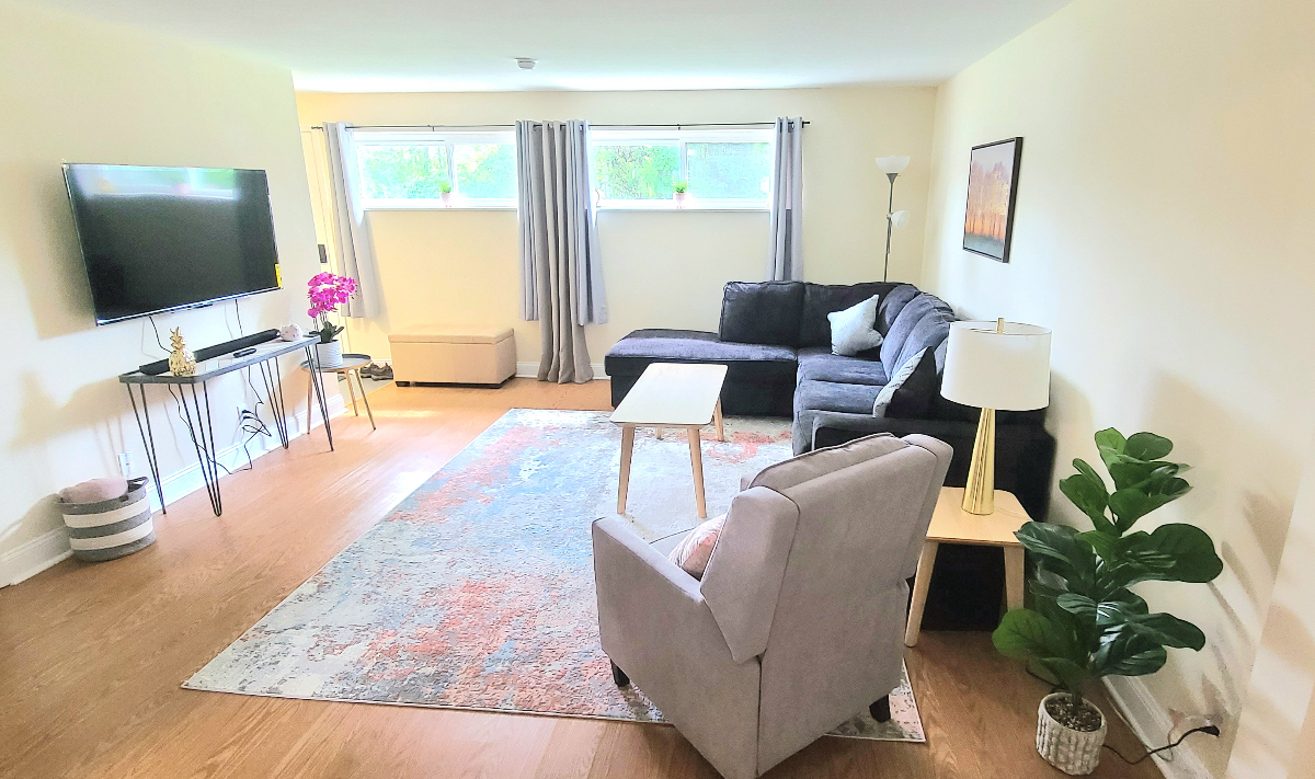 5 Min to Hospitals | Suncrest Furnished Townhome - Photo 2
