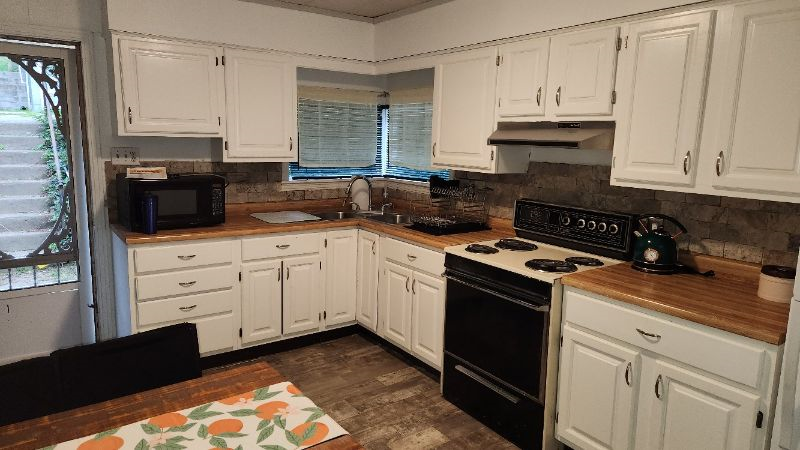Cozy and Convenient 2-Bedroom House in Mcmechen WV - Photo 4