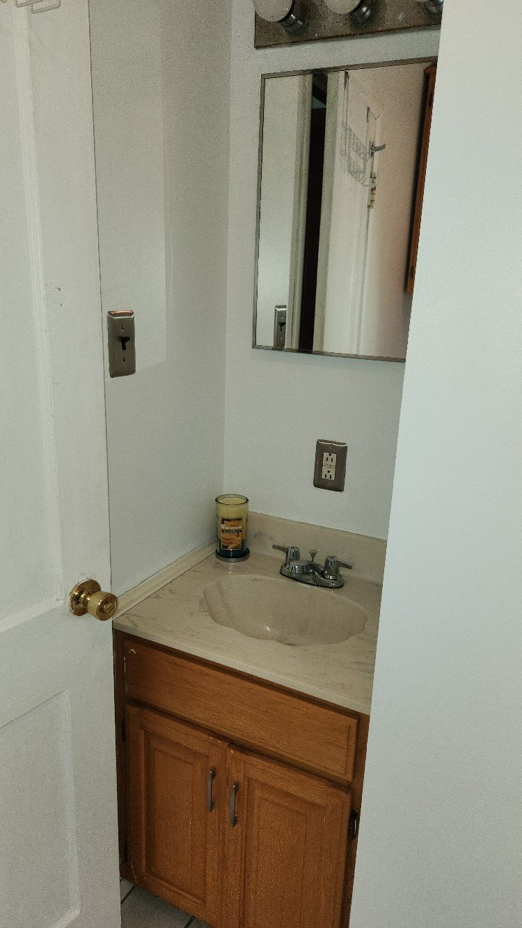 Cozy and Convenient 2-Bedroom House in Mcmechen WV - Photo 12