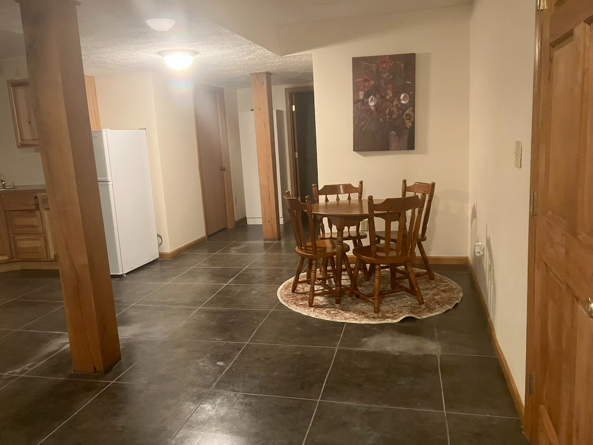 The Apartment Around the Prowl - Photo 3