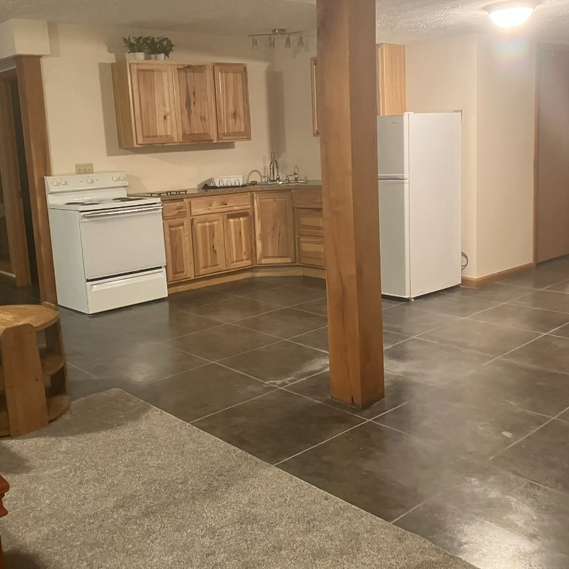 The Apartment Around the Prowl - Photo 2