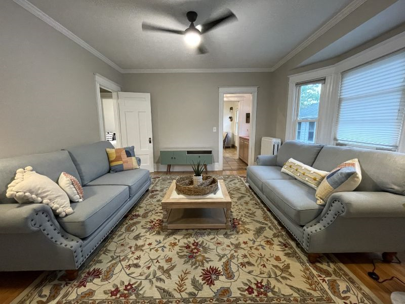 Modern and Stylish Three-Bedroom Apartment in Convenient Rochester Location! - Photo 2