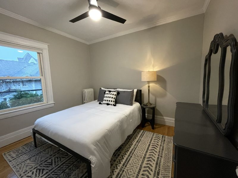 Modern and Stylish Three-Bedroom Apartment in Convenient Rochester Location! - Photo 8