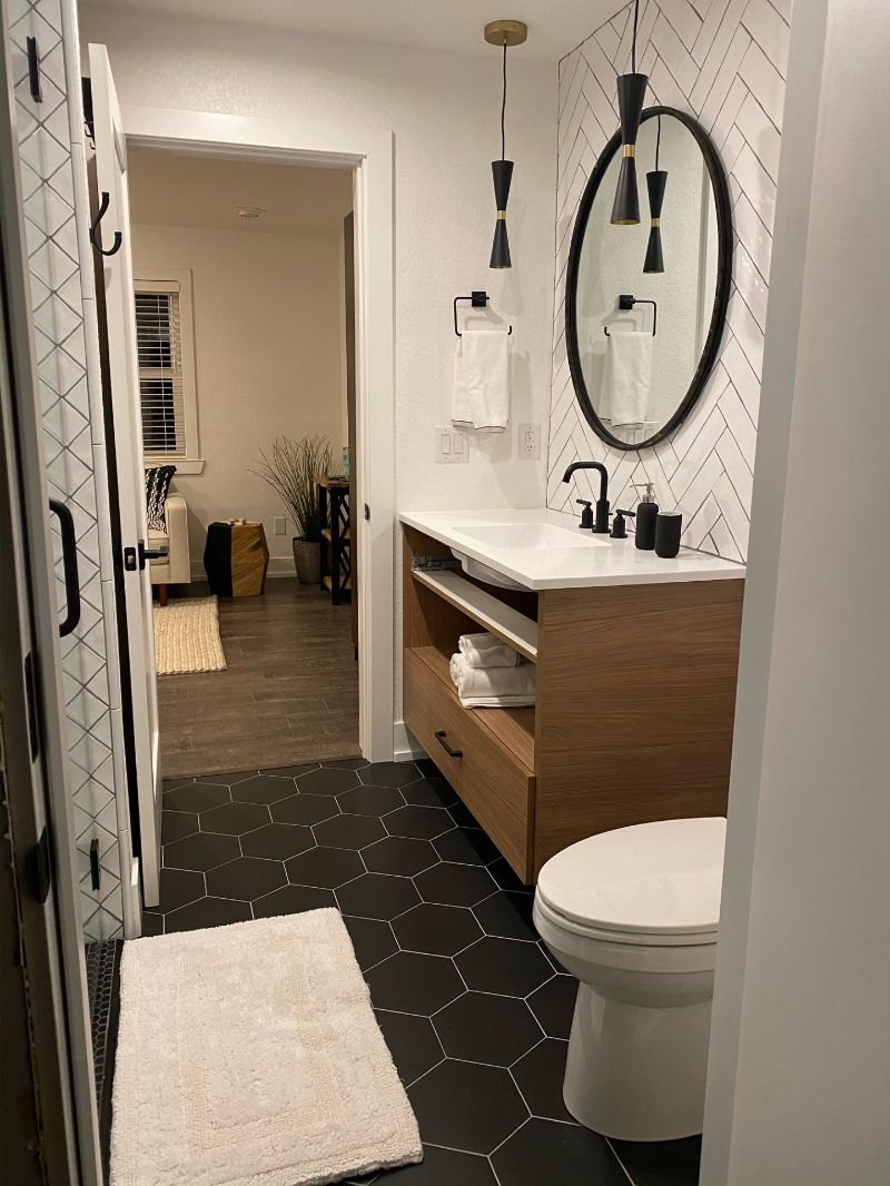 Experience Elegance and Convenience - Modern Guest House in Stockton, CA - Perfect Rental with Luxury Backyard and Pool! - Photo 5