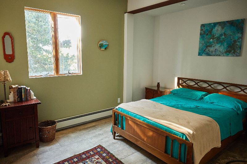 Artsy Beach House: Your Contemporary Modern 2-Bedroom Retreat with Stunning Water Views and Private  - Photo 7