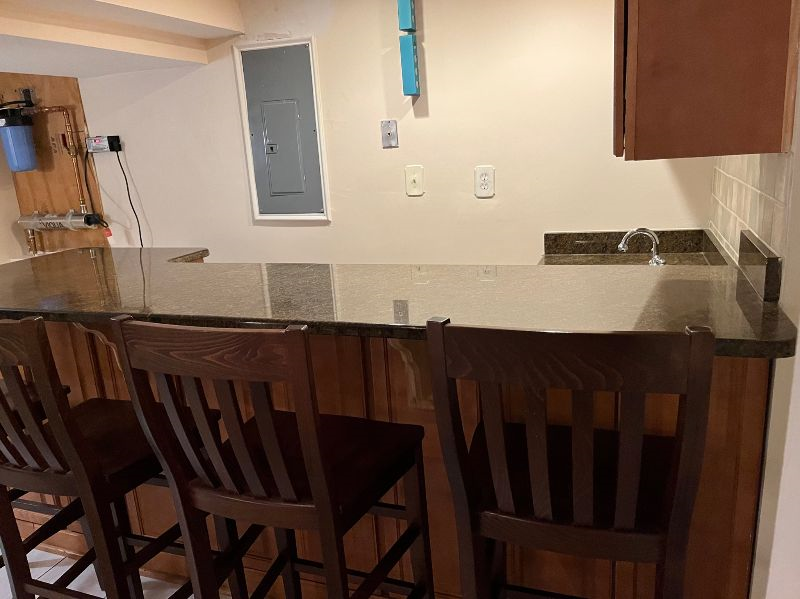 Private cozy one bedroom apartment centrally located - Photo 9