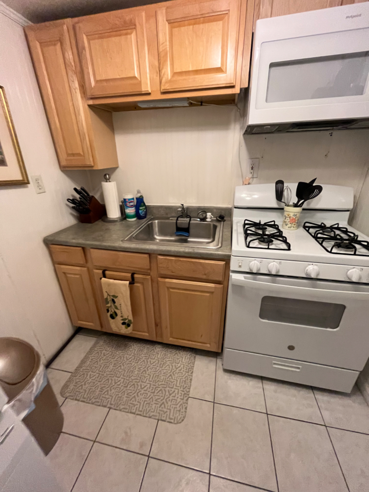 Private cozy one bedroom apartment centrally located - Photo 7