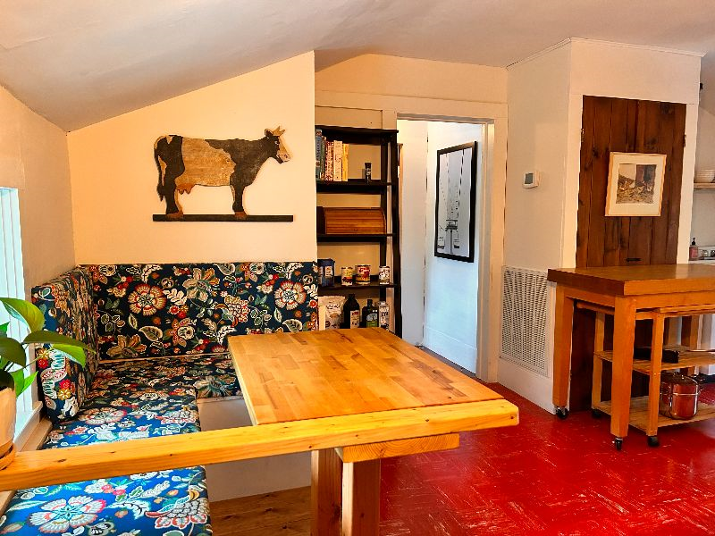 Unique Open Concept Apartment near Hospital - Photo 4