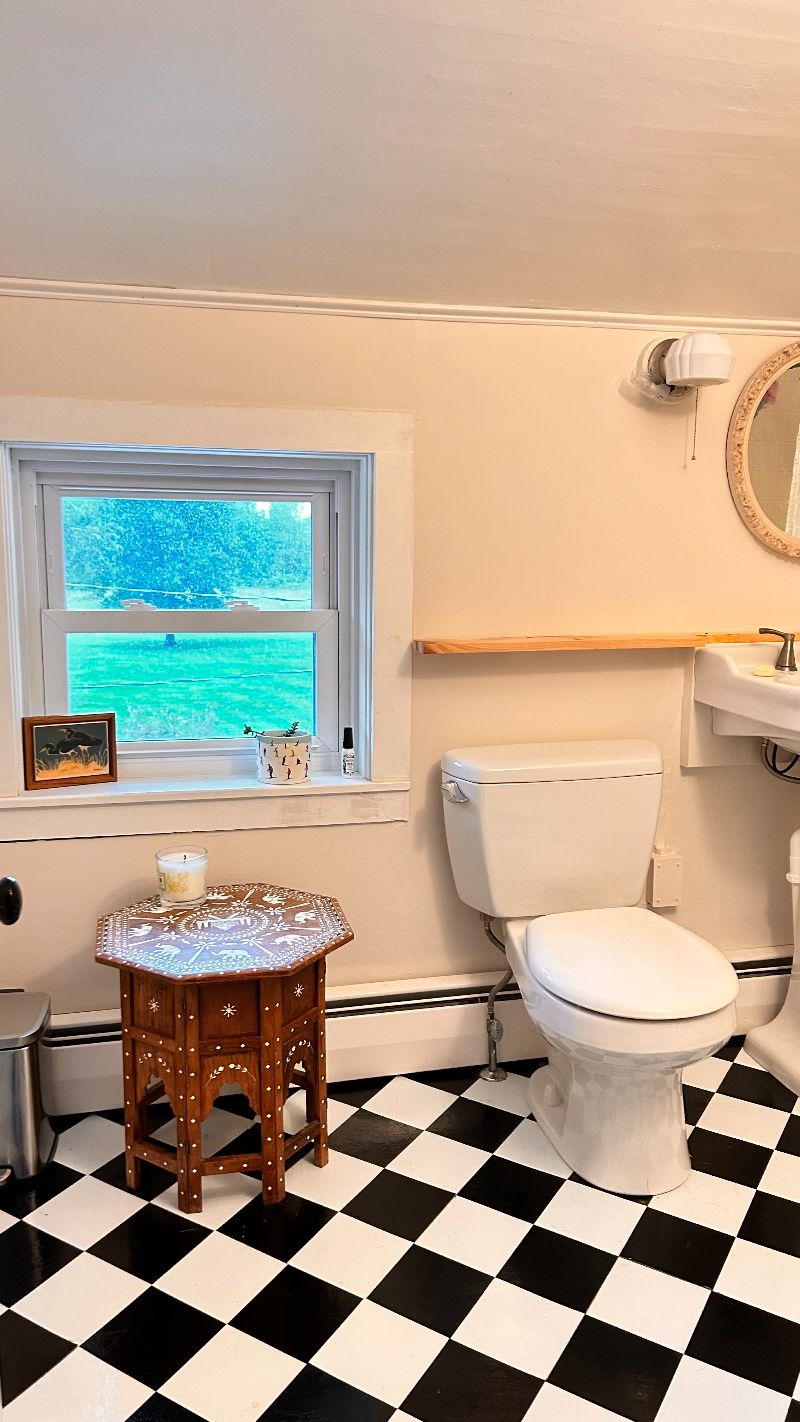 Unique Open Concept Apartment near Hospital - Photo 6