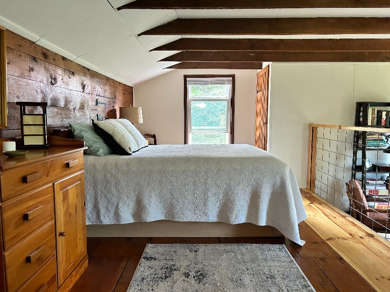 Unique Open Concept Apartment near Hospital - Photo 3
