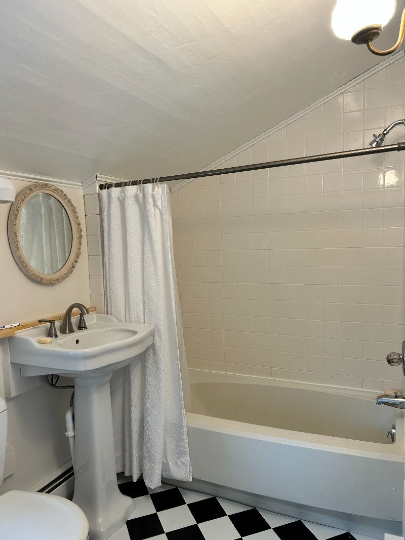 Unique Open Concept Apartment near Hospital - Photo 7