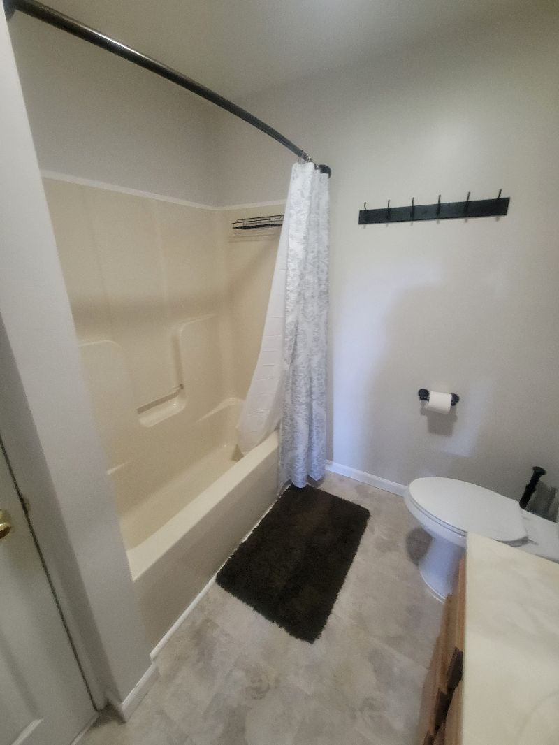 Pet Friendly Two Bedroom on Dead End Street - Photo 11