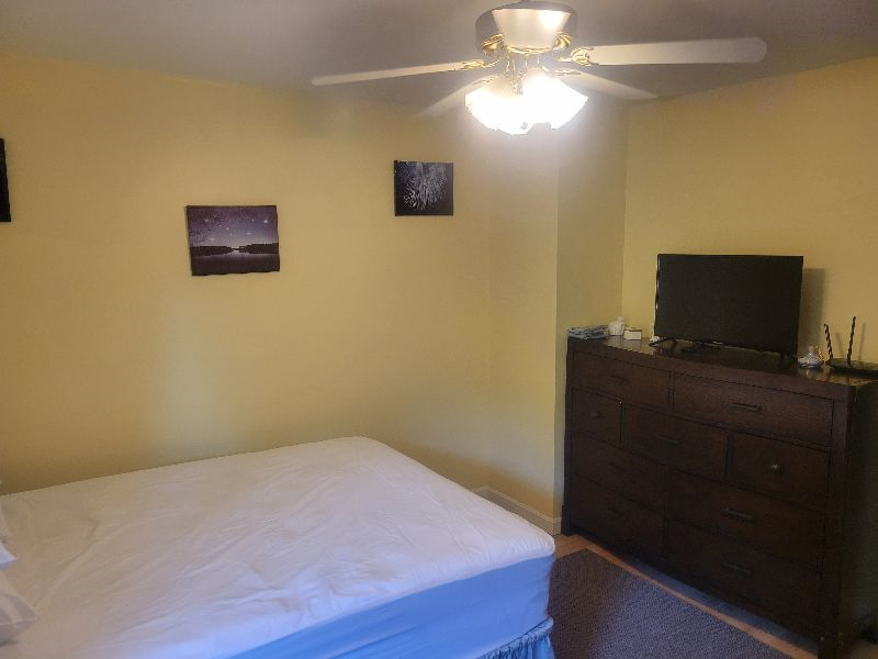Pet Friendly Two Bedroom on Dead End Street - Photo 9