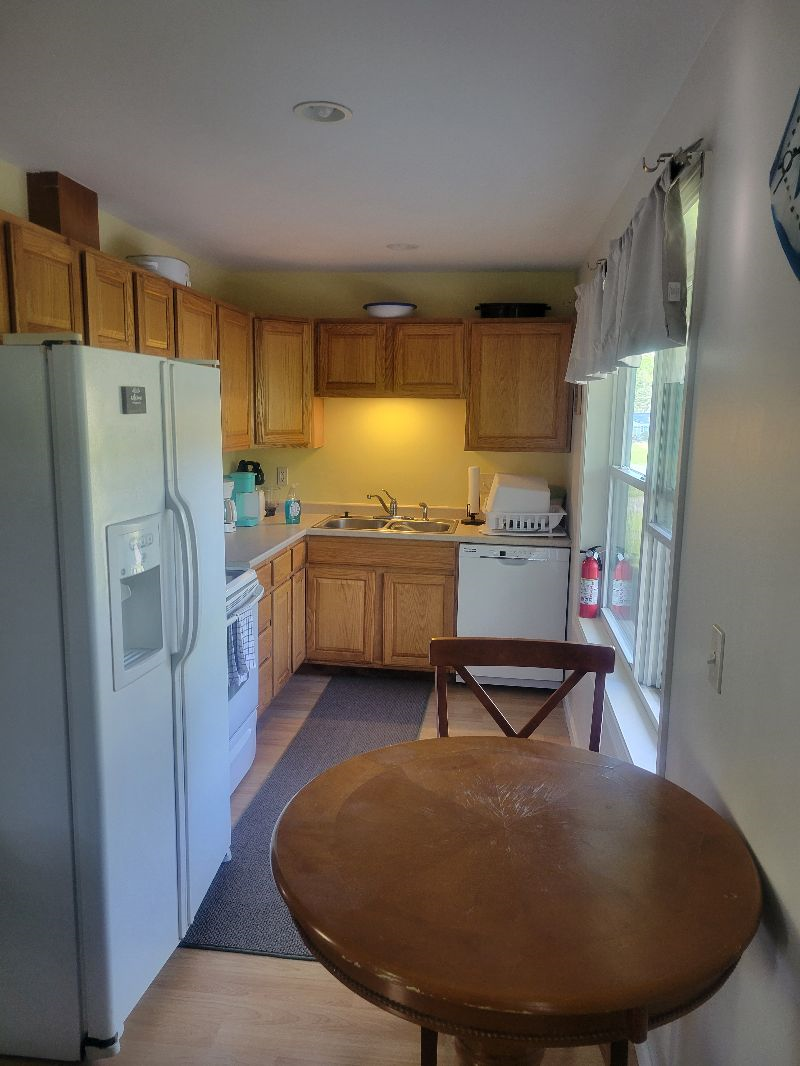 Pet Friendly Two Bedroom on Dead End Street - Photo 3