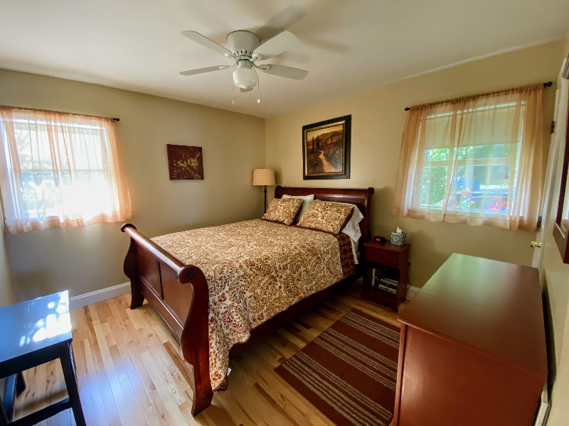 Bluebird Cottage on Lake Champlain - Photo 8