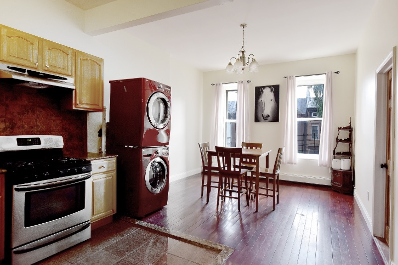 Convience in the heart of Brooklyn - Photo 1