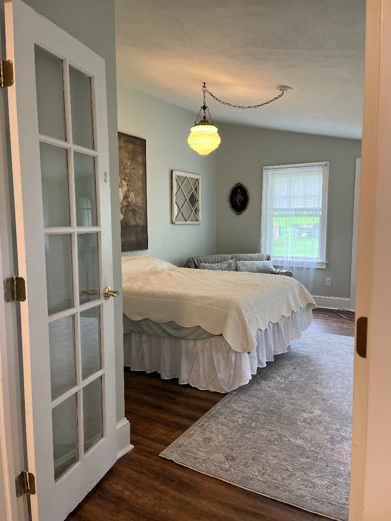 Charming in-law suite with private entrance - Photo 10