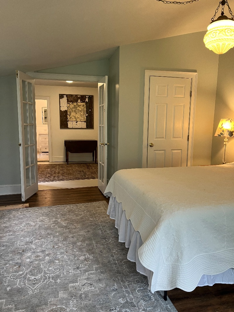 Charming in-law suite with private entrance - Photo 8
