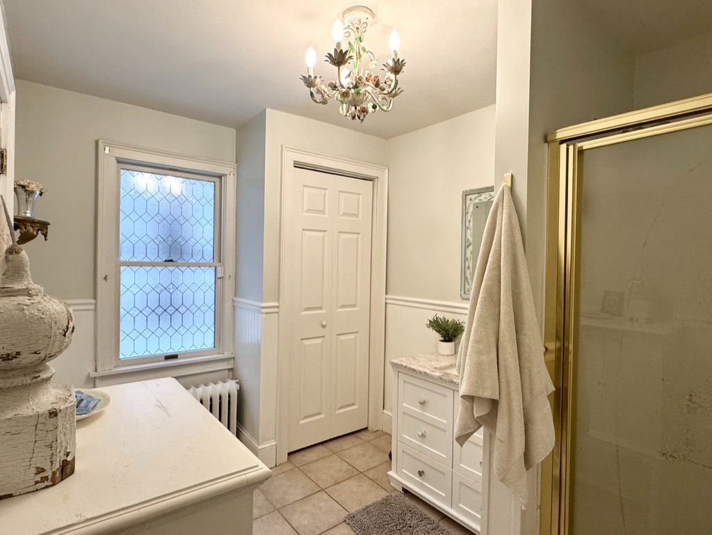 Charming in-law suite with private entrance - Photo 5