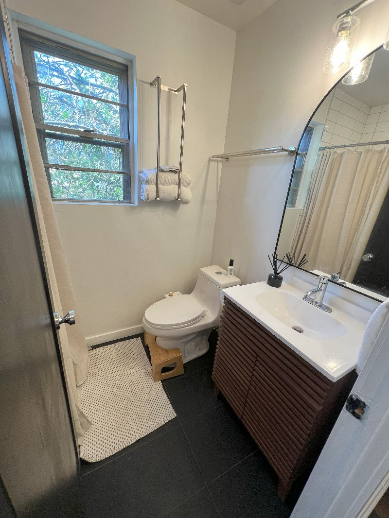 Modern 2 Bed 1 Bath - Wynnfield Heights/Philadelphia - Photo 7