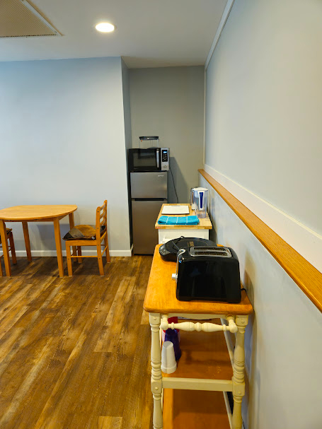 Upstairs 1 bed apartment in excellent neighborhood near two major hospitals - Photo 8