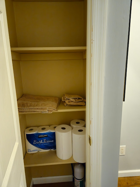 Upstairs 1 bed apartment in excellent neighborhood near two major hospitals - Photo 12