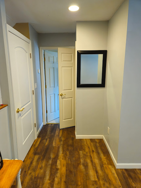 Upstairs 1 bed apartment in excellent neighborhood near two major hospitals - Photo 11