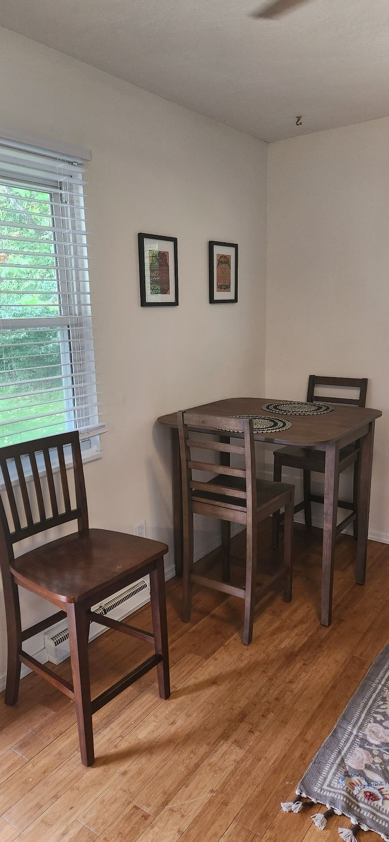 Peaceful 2BR Upstairs Cottage - Pet-Friendly & Centrally Located - Photo 8