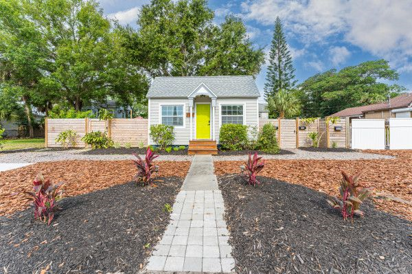 1Bed/Bath. Big backyard, Queen Bed