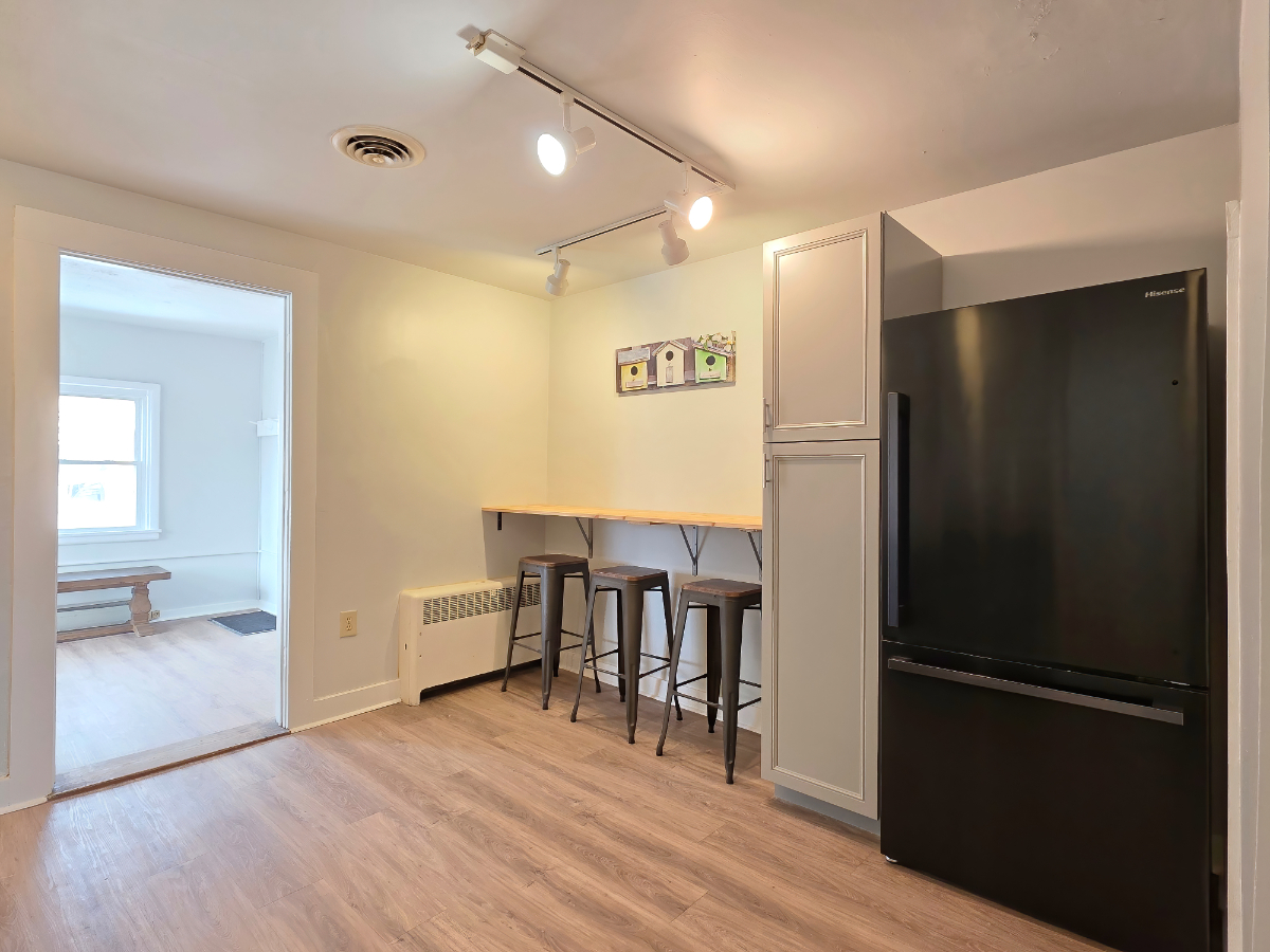 2nd Floor Apartment near I-89 - Photo 3