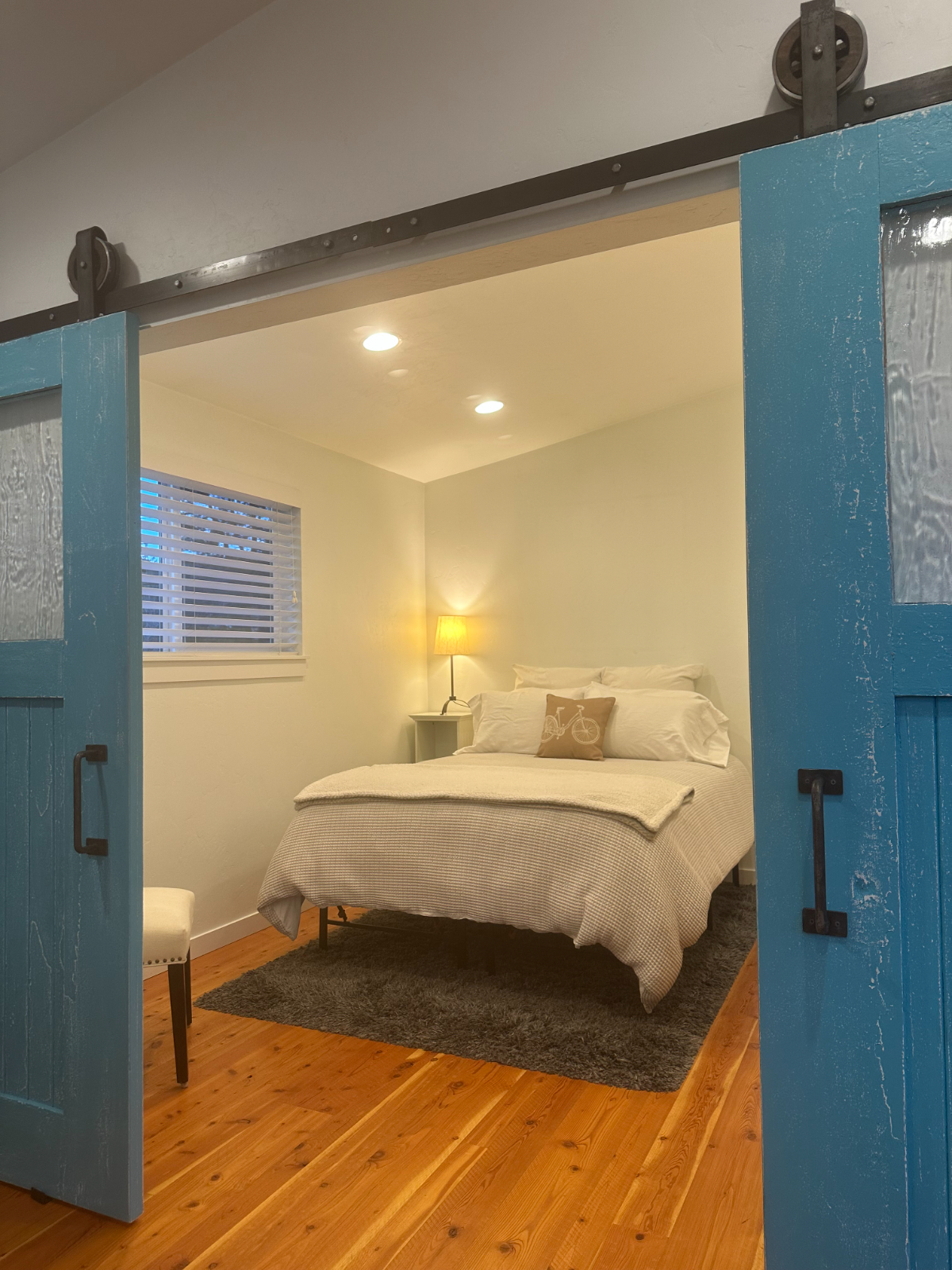 River West Furnished Craftsman - Photo 3