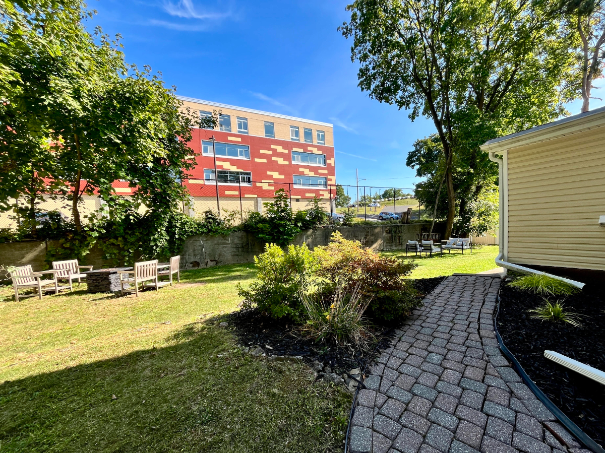 Renovated 1BR - Near Hospitals - Photo 11