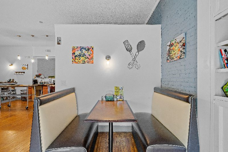 The "Roost." A Large 2 Bedroom - Diner Themed Stay - Photo 1