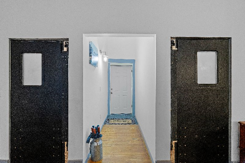 The "Roost." A Large 2 Bedroom - Diner Themed Stay - Photo 2