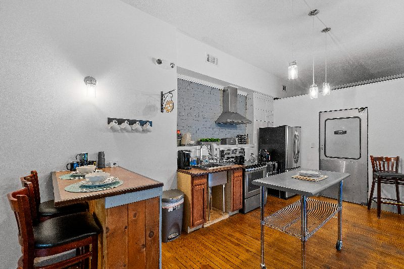 The "Roost." A Large 2 Bedroom - Diner Themed Stay - Photo 8
