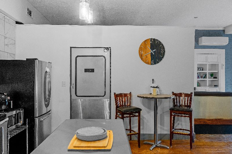 The "Roost." A Large 2 Bedroom - Diner Themed Stay - Photo 9
