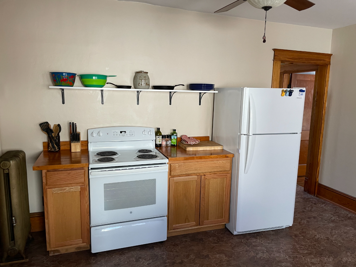 Sunny Downtown Newport condo - Photo 4