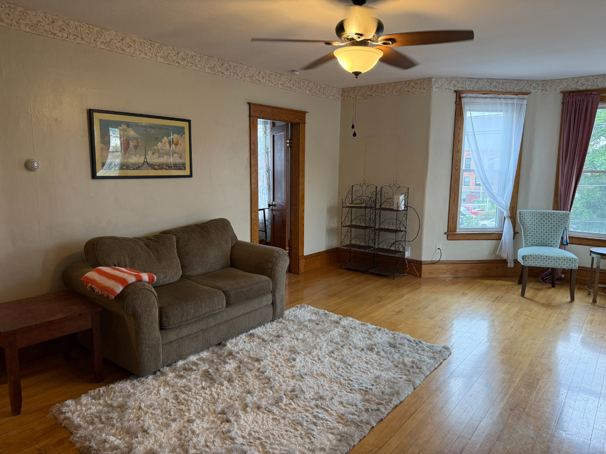 Sunny Downtown Newport condo - Photo 3