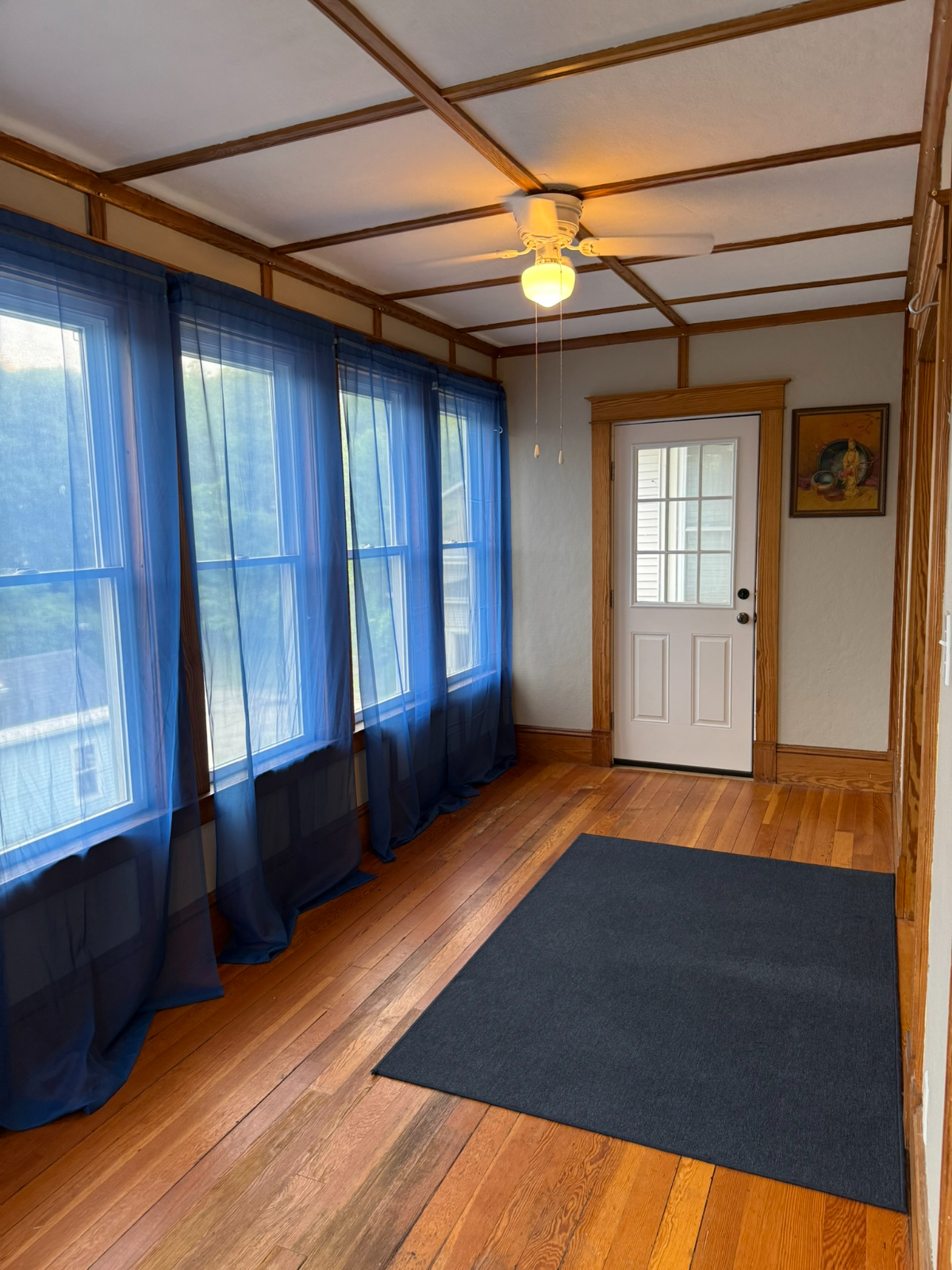 Sunny Downtown Newport condo - Photo 7