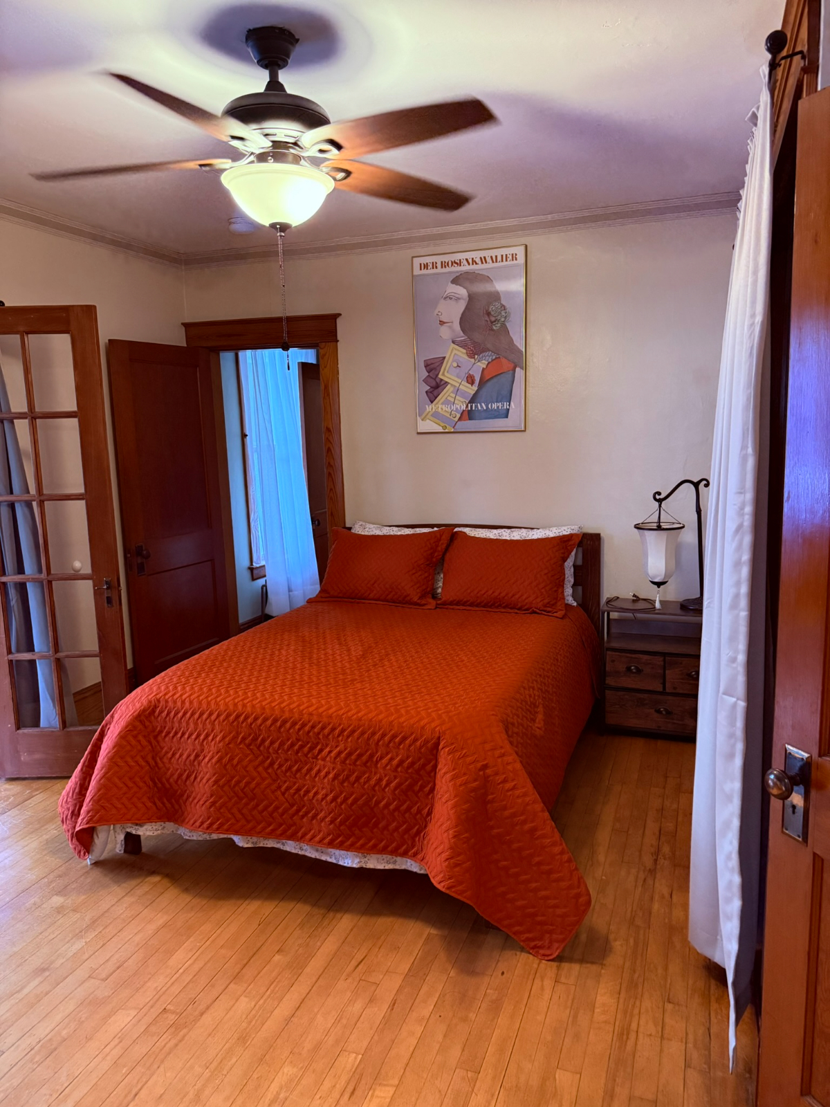 Sunny Downtown Newport condo - Photo 12