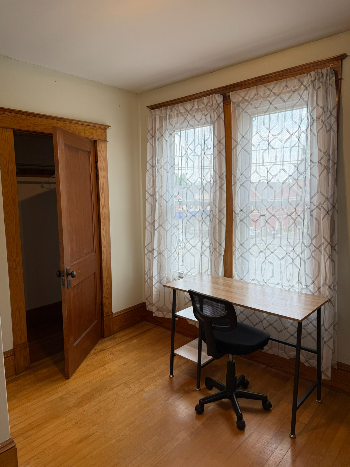 Sunny Downtown Newport condo - Photo 10