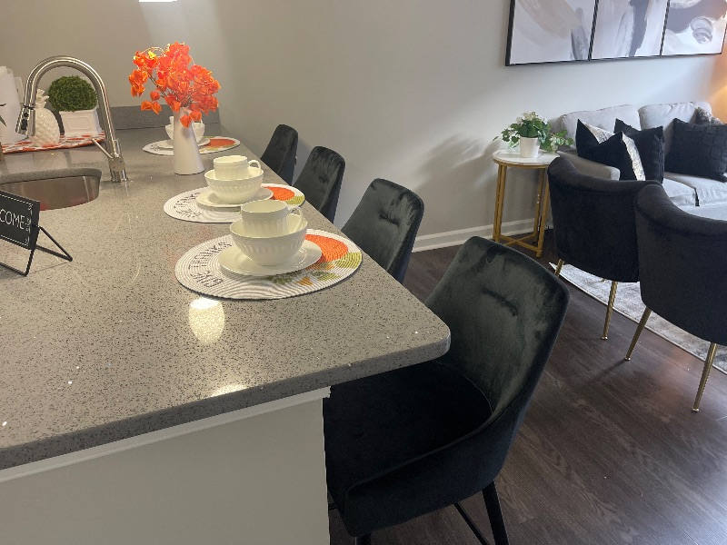 Private Apartment/W/D/Free parking - Photo 2