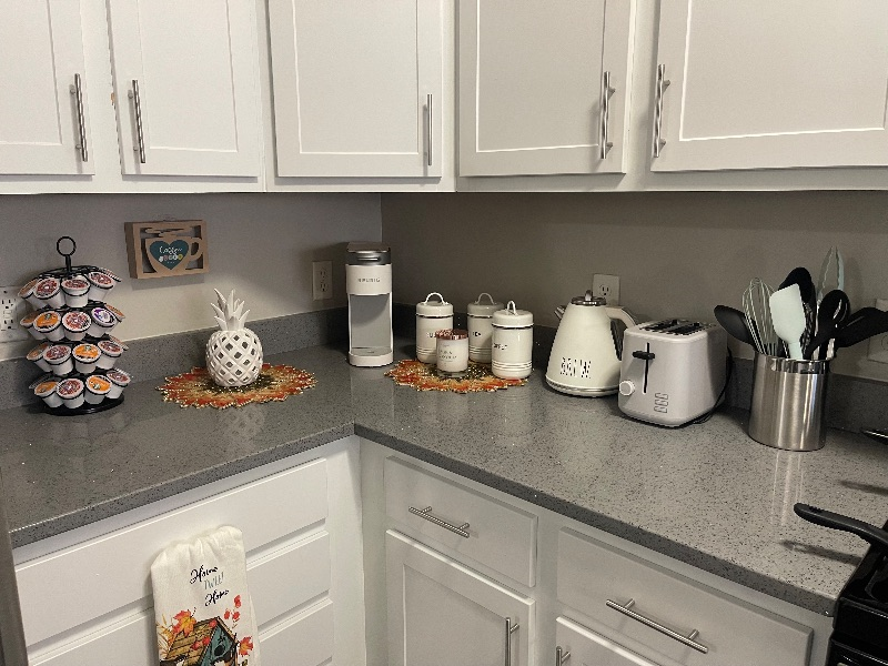 Private Apartment/W/D/Free parking - Photo 4